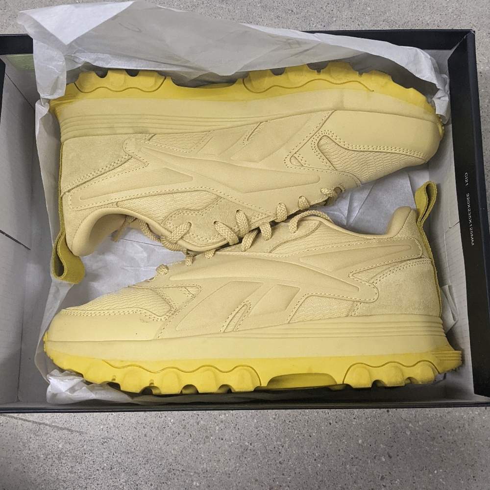 REEBOK JUNIORS 7 Cardi B x Classic Leather V2
